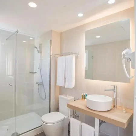 Апартаменты One Bedroom Sea View With Half Board,pool And Wifi, Beach *